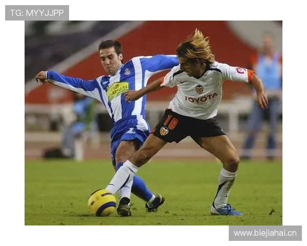 约翰·斯通斯：三冠王赛季关键作用与生涯巅峰解析