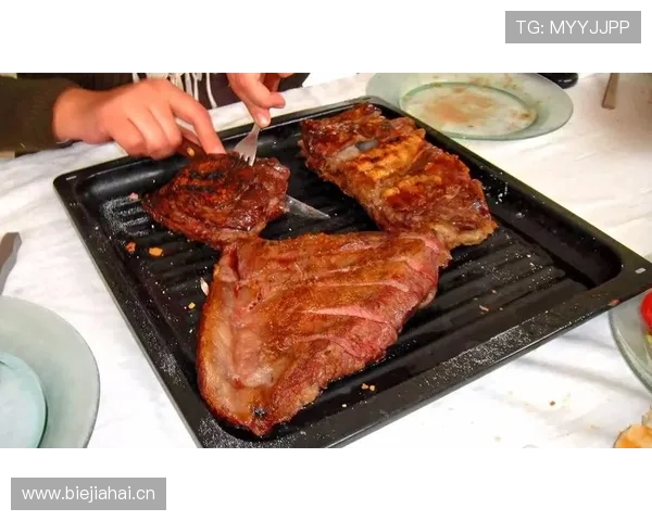 孙铭徽训练完直接拎两袋蛋白粉走人，这饭量谁顶得住