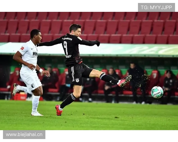 莱万每天凌晨四点起床练射门，家里冰箱贴满对手后卫照片